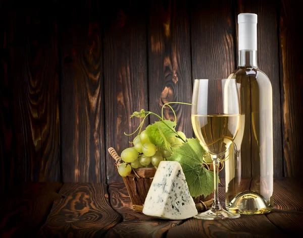 White wine and blue cheese — Stock Photo, Image