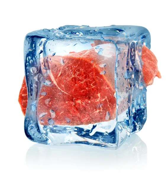 Cubo de gelo e carne de bovino — Fotografia de Stock