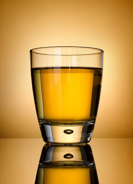 Whisky sur fond d'or — Photo