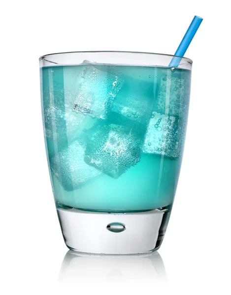 Blauer Cocktail im Glas isoliert — Stockfoto