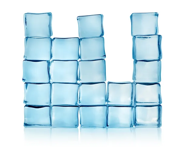 Фигуры из голубых кубиков льда — стоковое фото