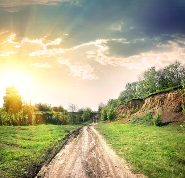 Strada di campagna e terreni aperti — Foto Stock