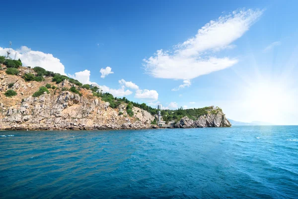 Berg och blue bay — Stockfoto