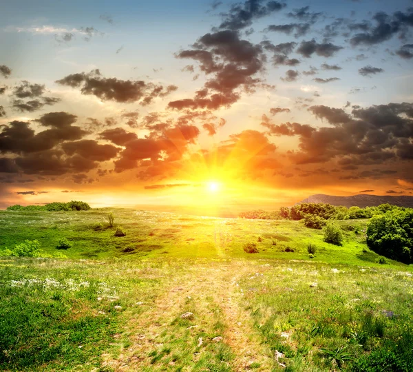 Wandelpad in het bergplateau — Stockfoto