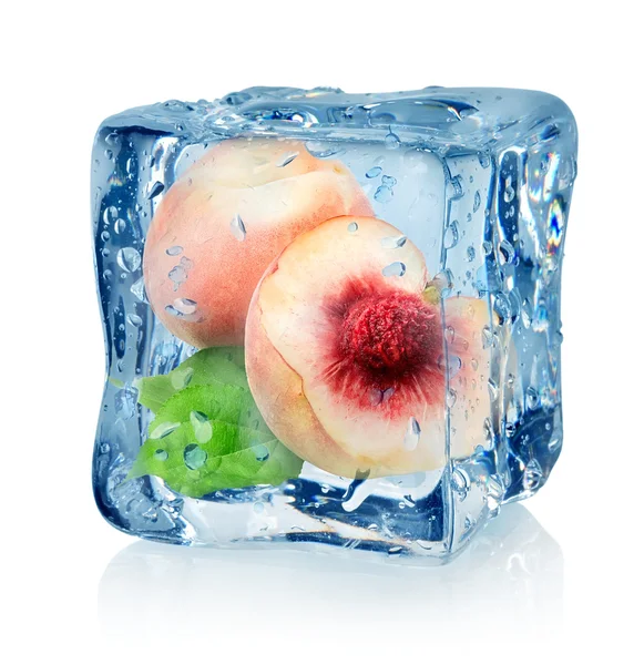 Cubo de hielo y melocotón — Foto de Stock