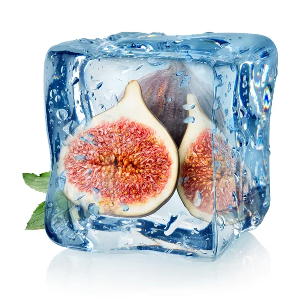 Sliced figs in ice cube — Stock Photo, Image