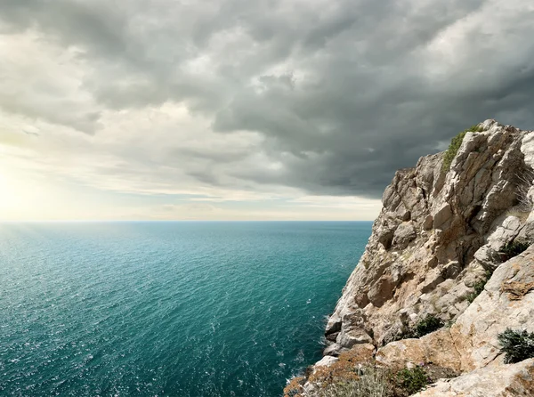 Awan suram di atas laut — Stok Foto