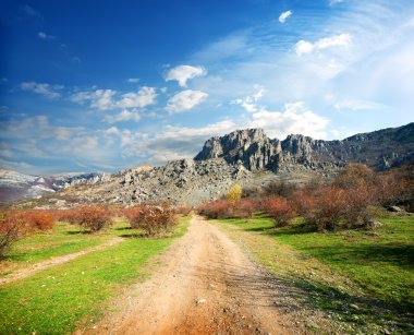 Dağlara giden yol