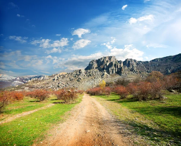 Weg in die Berge — Stockfoto