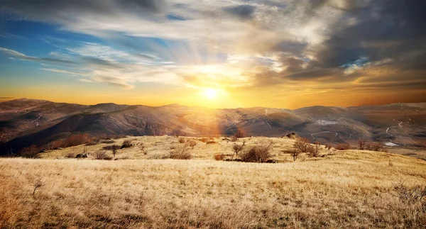 Sonnenaufgang in den Bergen — Stockfoto