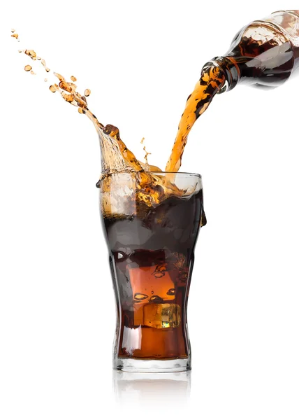 Gieten cola — Stockfoto