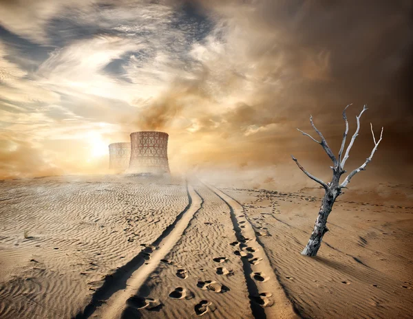 Tubos industriales en el desierto — Foto de Stock