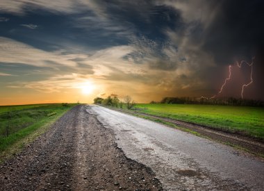 yol ve fırtınalı