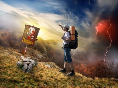 turist ve gök gürültüsü