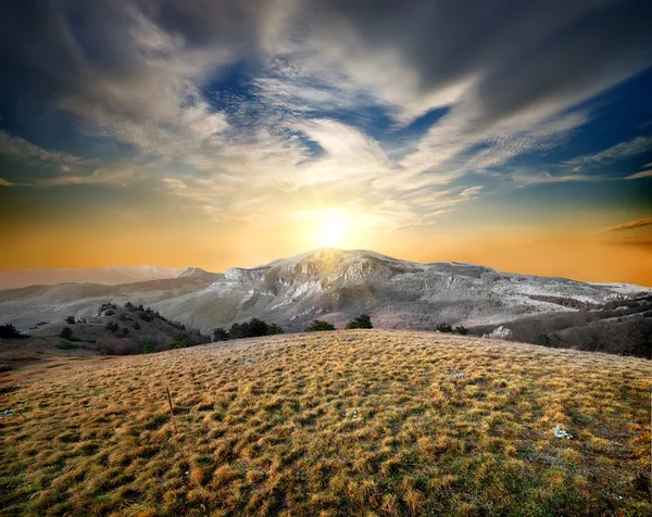 Mountains and dry grass — Stock Photo, Image