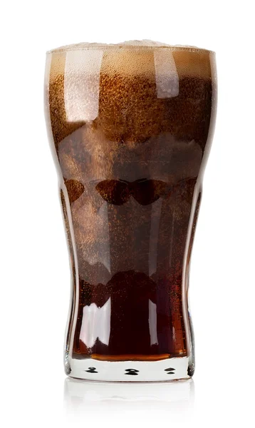 Cola met ijsblokjes geïsoleerd — Stockfoto