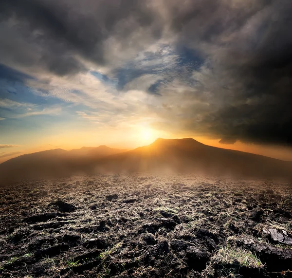 Campo arado en las montañas — Foto de Stock