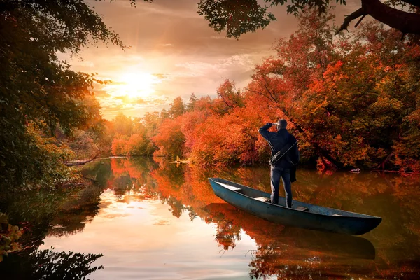 가을에 흐르는 강 — 스톡 사진