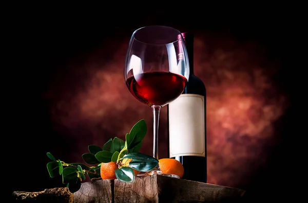 Мандаринное вино в стеклянной посуде — стоковое фото