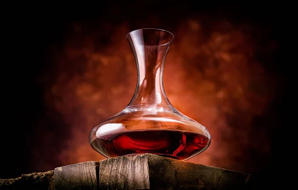 Vino in un decanter — Foto Stock