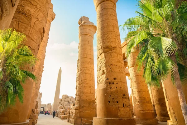 Grandes colonnes dans Karnak Temple — Photo