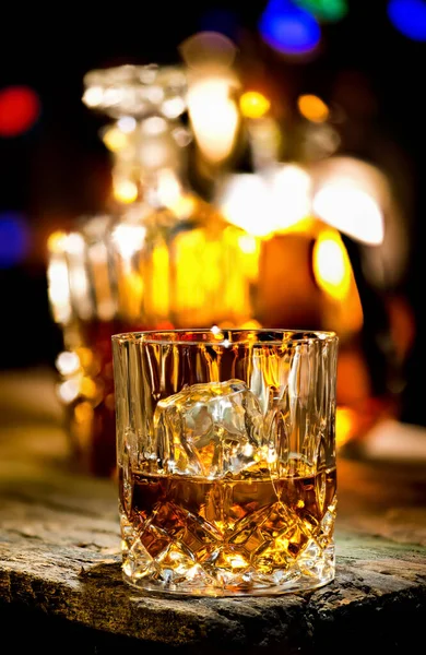 Glas Whisky und Dekante — Stockfoto