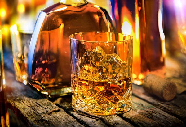 Whisky en una mesa — Foto de Stock