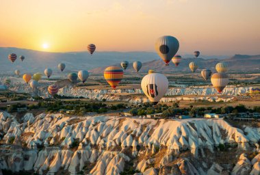 Platonun üzerinde hava balonları