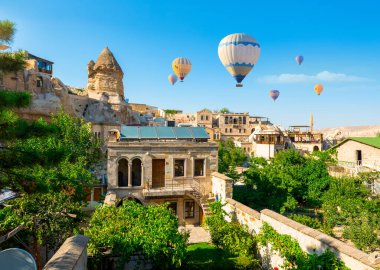 Goreme 'de gündüz hava balonları