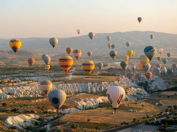 Balony powietrzne nad płaskowyżem — Zdjęcie stockowe