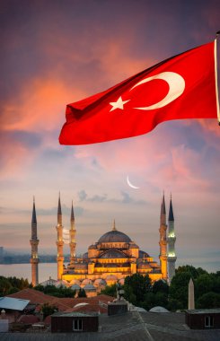 İstanbul 'un Ramazan döneminde aydınlanan Türk Mavi Camii