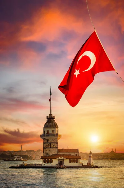 Turkish Flag Maiden Tower Istanbul — Stock Photo, Image