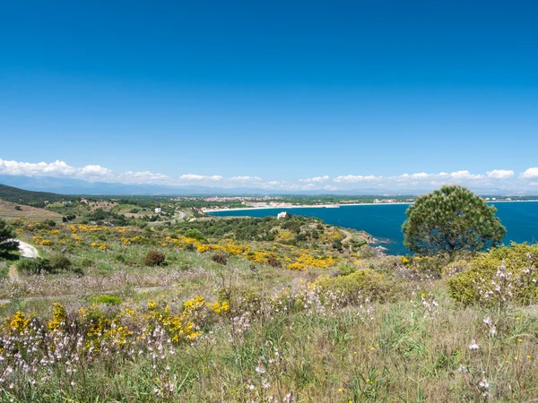 Śródziemnomorski krajobraz przybrzeżny — Zdjęcie stockowe