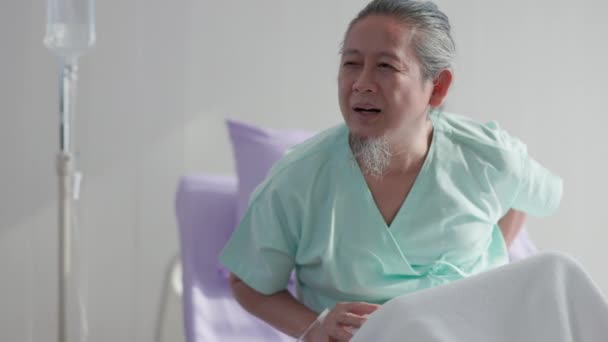 Reparto Ospedaliero Paziente Asiatico Anziano Sdraia Letto — Video Stock