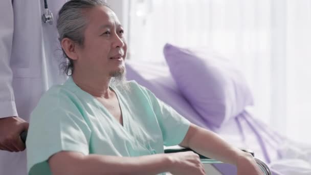 Ward Hospital Hospital Hallway Young Man Doctor Cares Asian Senior — Stock Video