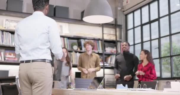 Team Building Exercises Coworkers Play Office Basketball Papers Rubbish Bins — Stock Video