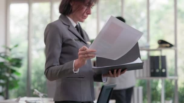 Office Beautiful Blonde Businesswoman Working Folder Paper Documents — Video Stock