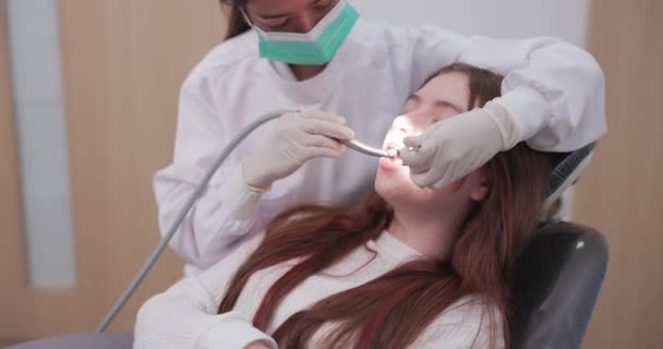 Woman Dentist Asia Examines Lady Oral Cavity Woman Has Dental — Video Stock