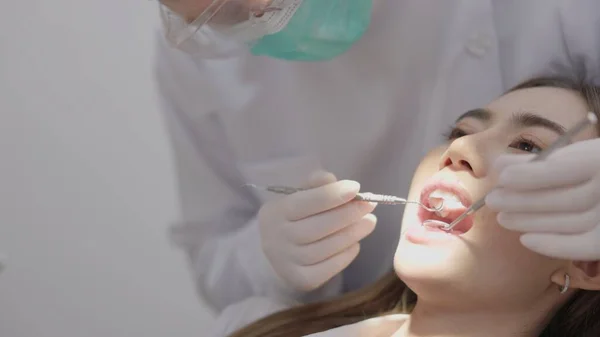 Dental Clinic Side View Dentist Uniform Treating Teeth Female Patient — Stock Photo, Image