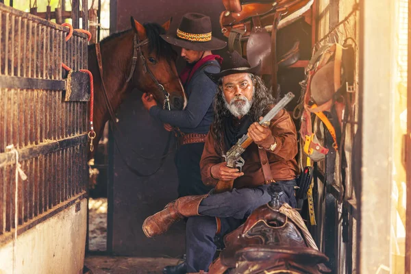 Now Large Fella Country Style Farmers Barn Harness Cowboy Life — Stockfoto