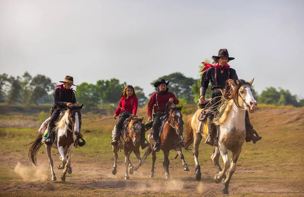 Cowboy Way Life Include Riding Horse Locales — Stockfoto