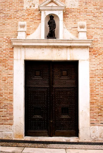 Dörren till kyrkan san roque — Stockfoto