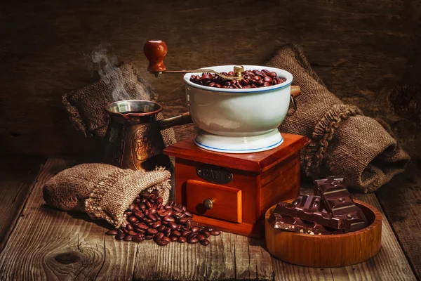 Grinder and other accessories for the coffee — Stock Photo, Image