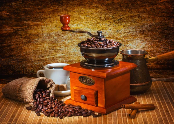 Grinder and other accessories for the coffee — Stock Photo, Image