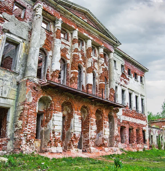 Die verlassene Villa — Stockfoto