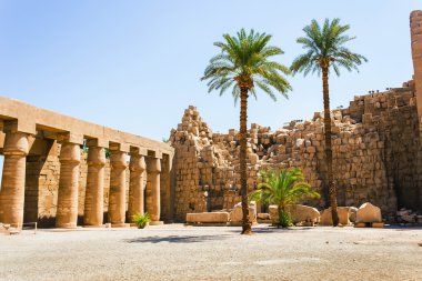 Mısır 'daki Karnak tapınağının antik kalıntıları