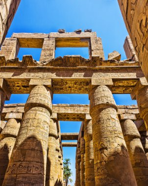 Mısır 'daki Karnak tapınağının antik kalıntıları