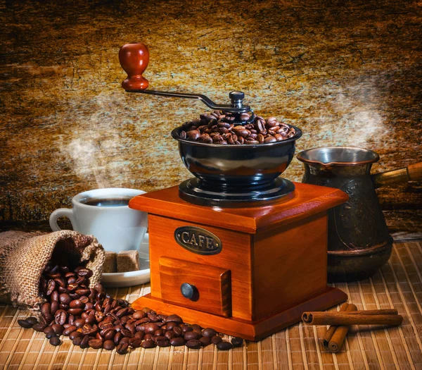 Grinder en andere accessoires voor de koffie — Stockfoto