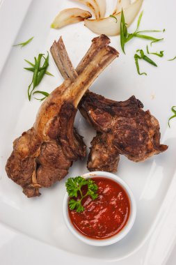 domates soslu pirzola et