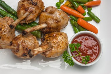 tavuk budu ile kuşkonmaz ve ketçap